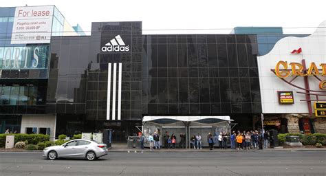 adidas store las vegas.